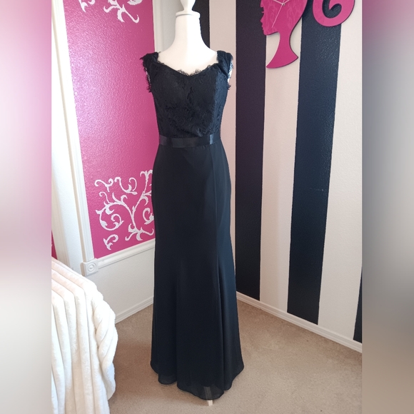DaVinci Elegant Black Evening Gown Size 8 - Picture 1 of 10